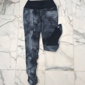 Brand: Nike (dri-fit) leggings